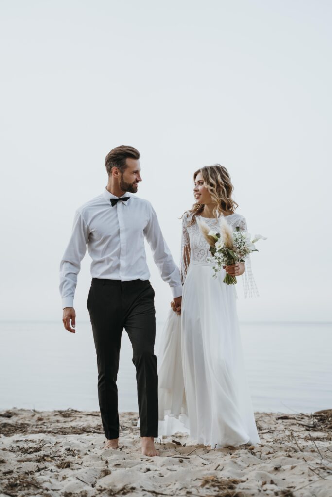 bride-groom-having-beach-wedding (1)