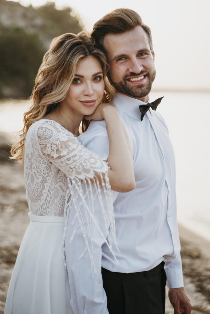 beautiful-couple-having-their-wedding-beach (3)